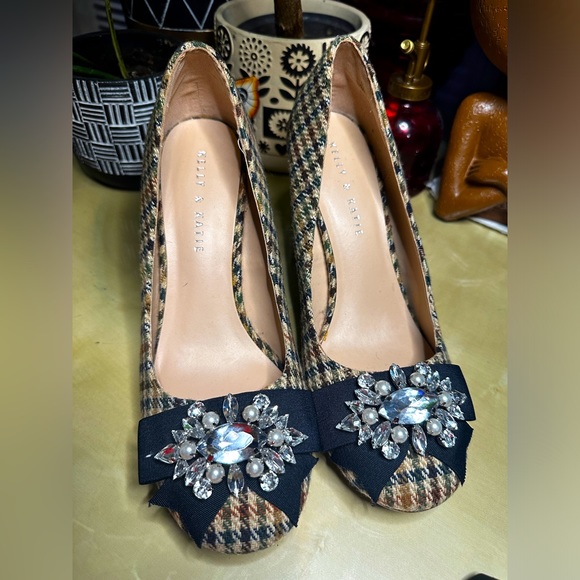 Plaid Heels with front Bow Embellishment - Picture 4 of 6